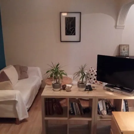 Katerina's Bright Studio Apartment
